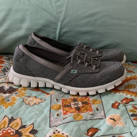 Skechers memory foam slip on - Picture 3 of 4